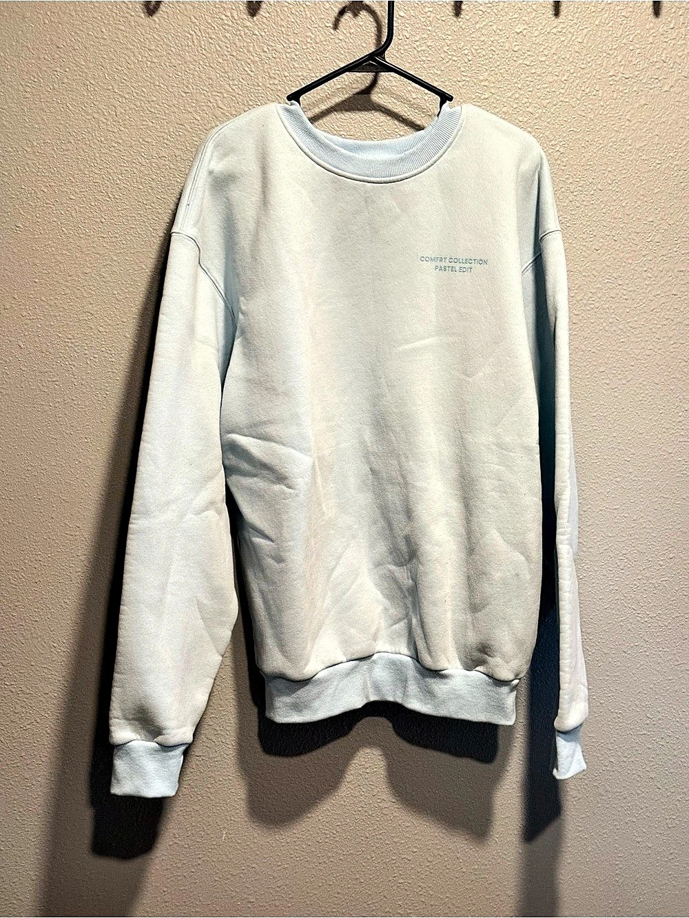 Comfrt Pastel Crew Sweatshirt in Blue Size Medium